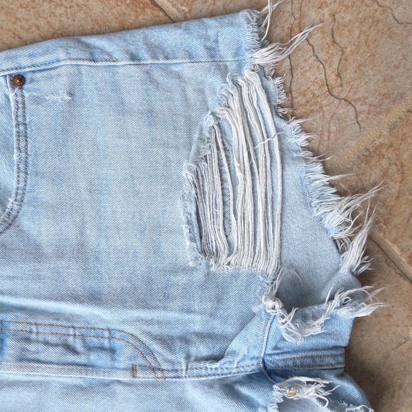 Levi's 501 Light Wash Distressed Denim Shorts W31 - Picture 5 of 13